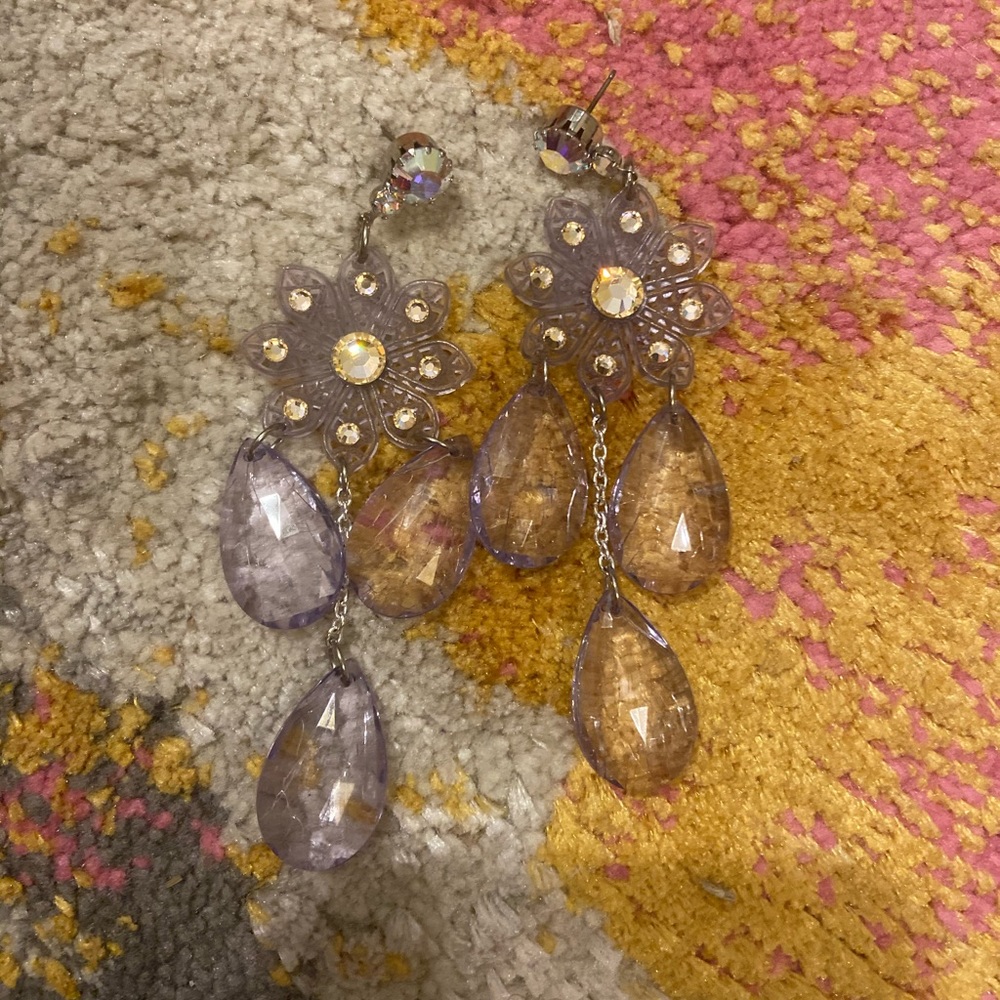 Tarina Tarantino lavender floral earrings